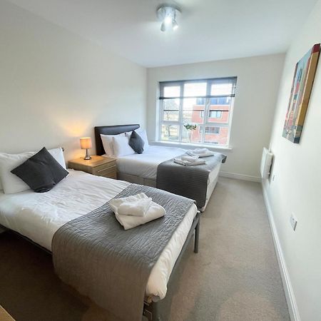 Blue Sky Apartments @Wallis Square, Farnborough Farnborough  Buitenkant foto