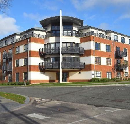 Blue Sky Apartments @Wallis Square, Farnborough Farnborough  Buitenkant foto
