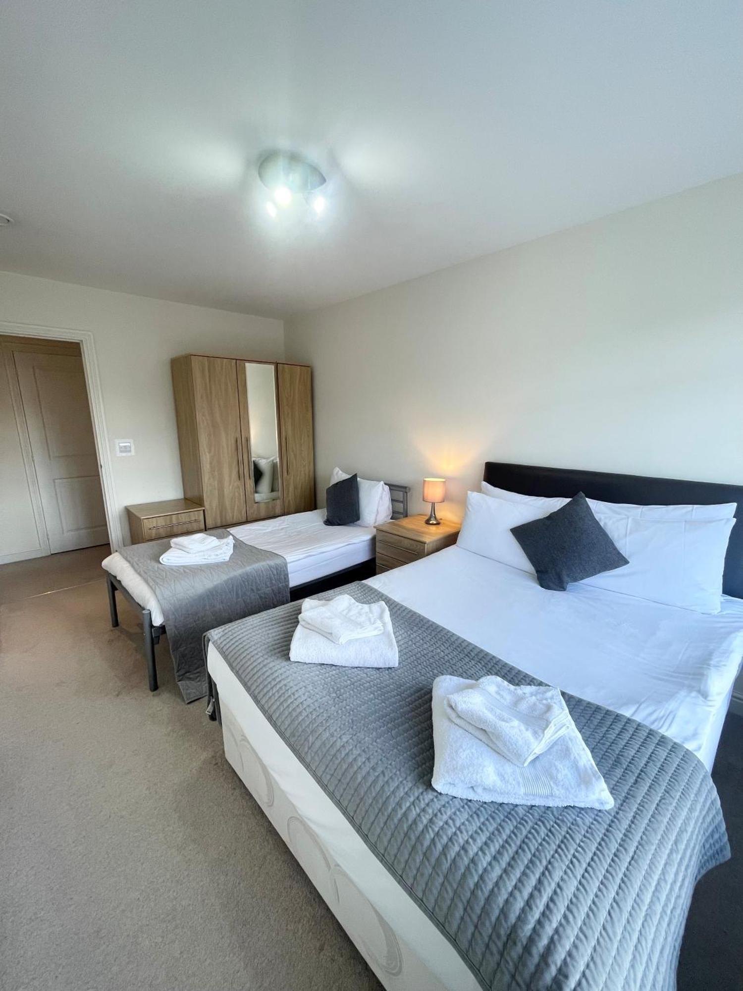 Blue Sky Apartments @Wallis Square, Farnborough Farnborough  Buitenkant foto