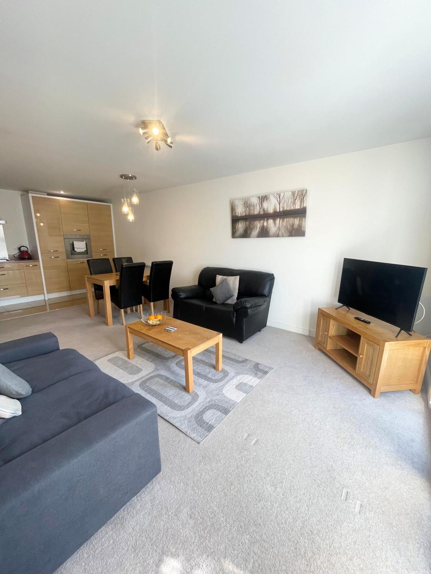 Blue Sky Apartments @Wallis Square, Farnborough Farnborough  Buitenkant foto