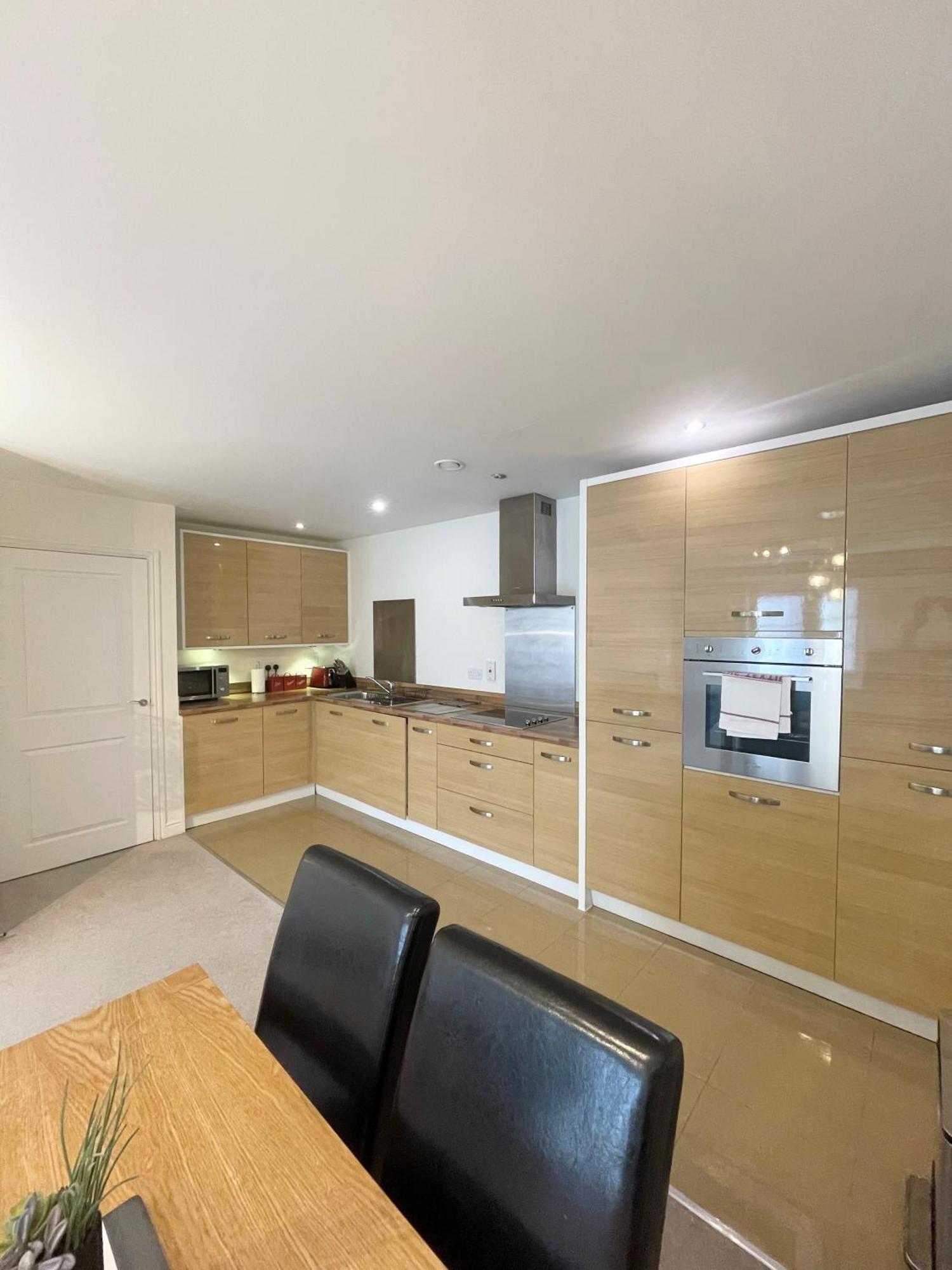 Blue Sky Apartments @Wallis Square, Farnborough Farnborough  Buitenkant foto