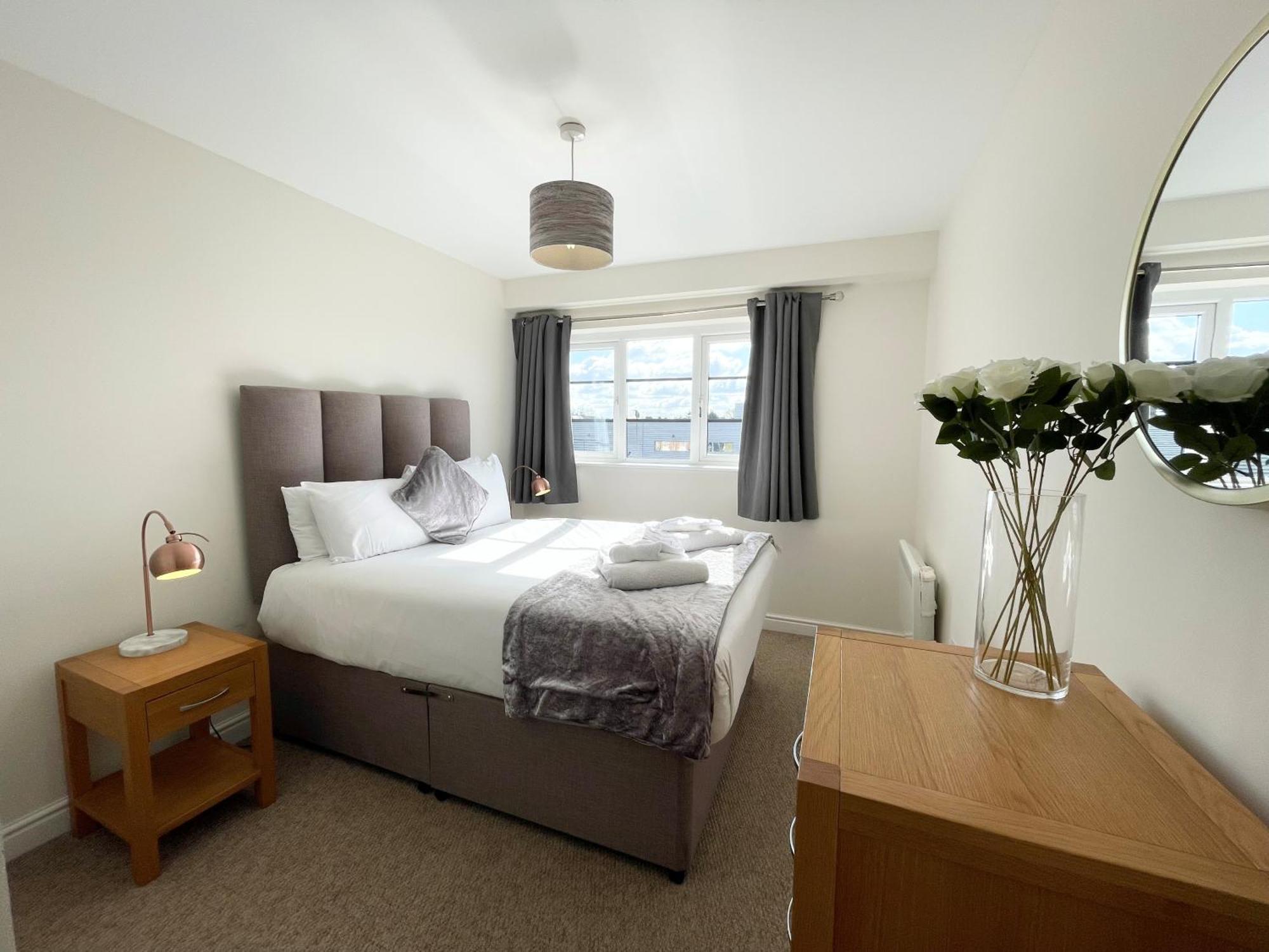 Blue Sky Apartments @Wallis Square, Farnborough Farnborough  Buitenkant foto