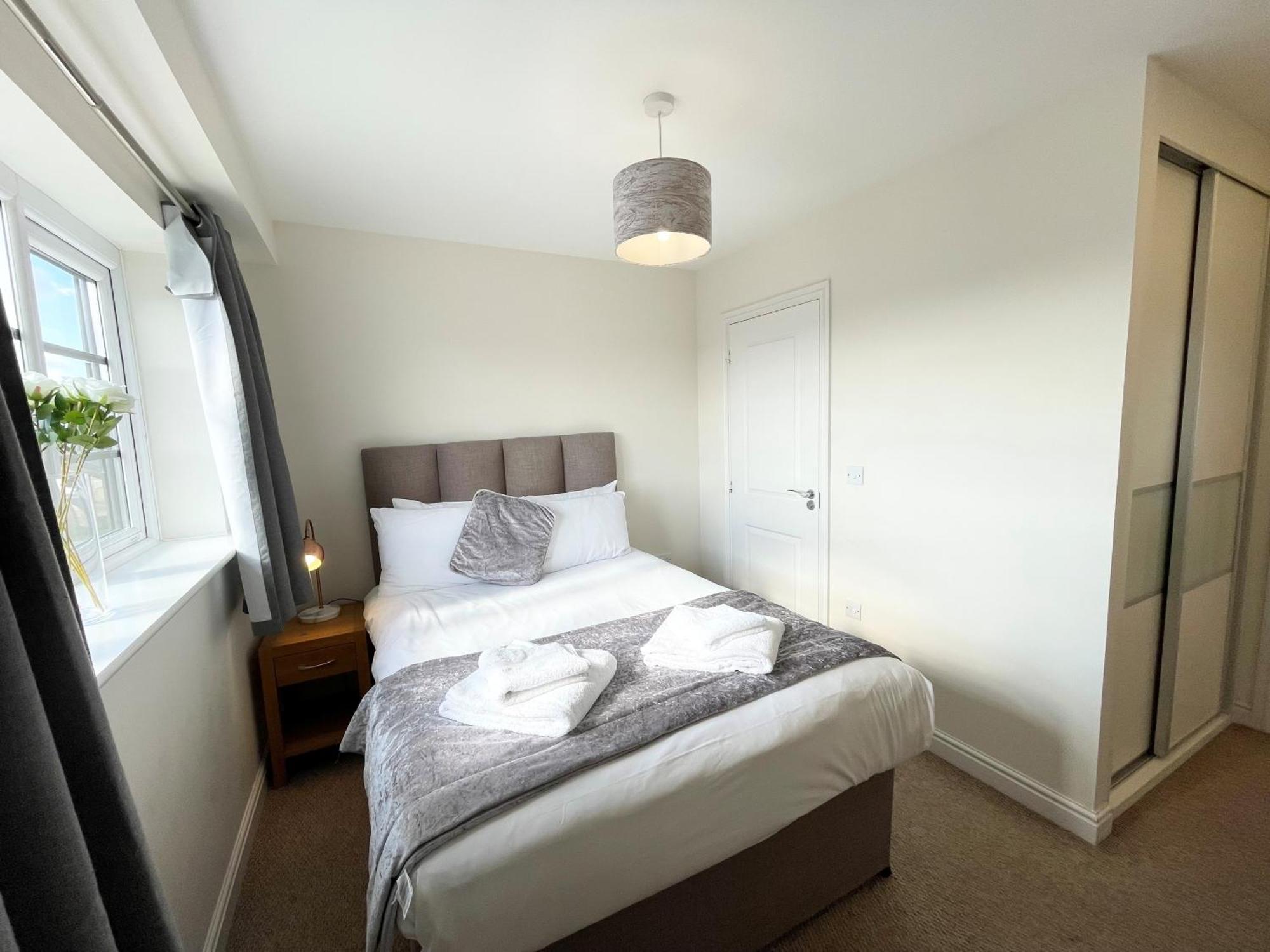 Blue Sky Apartments @Wallis Square, Farnborough Farnborough  Buitenkant foto
