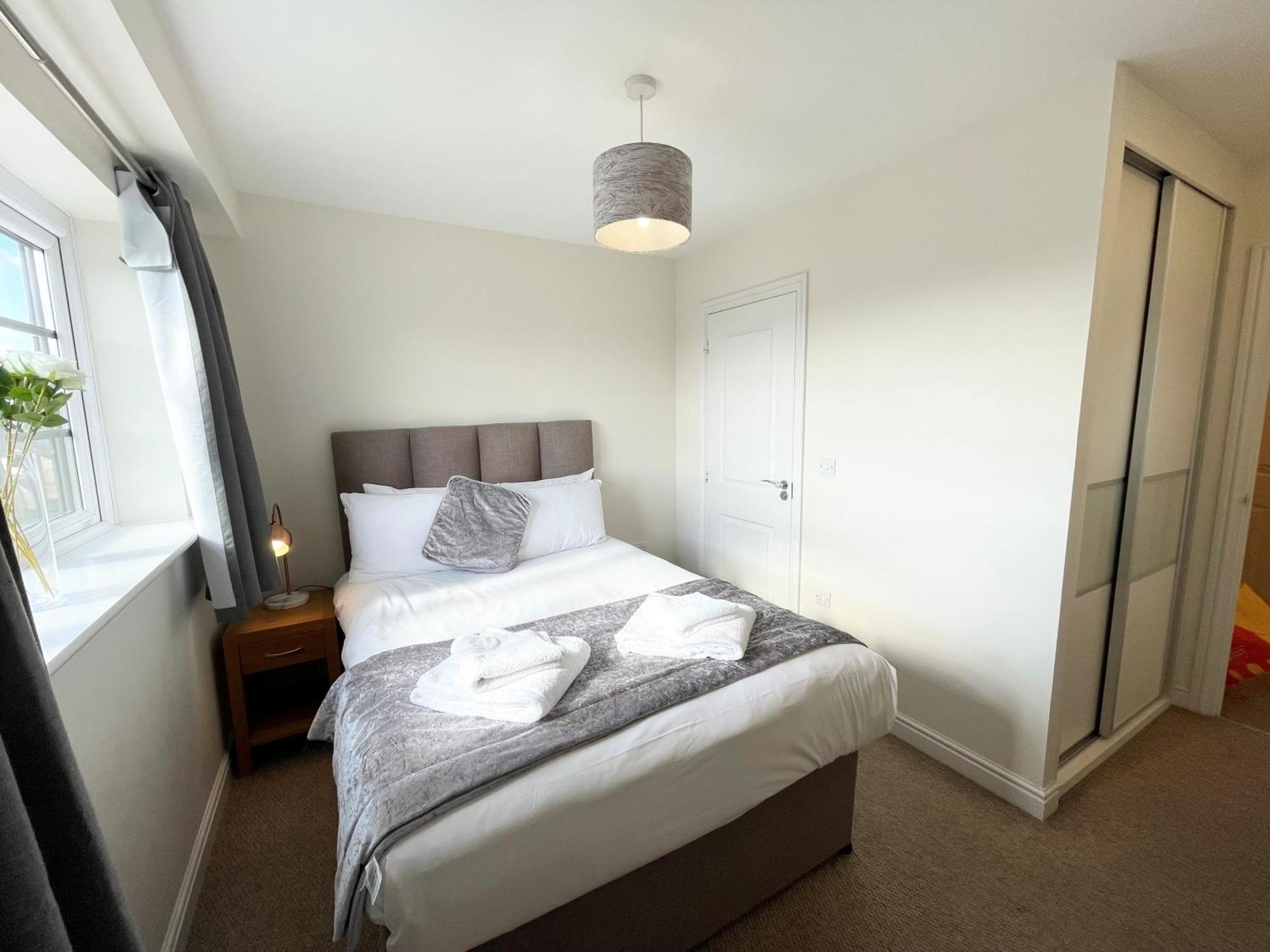 Blue Sky Apartments @Wallis Square, Farnborough Farnborough  Buitenkant foto