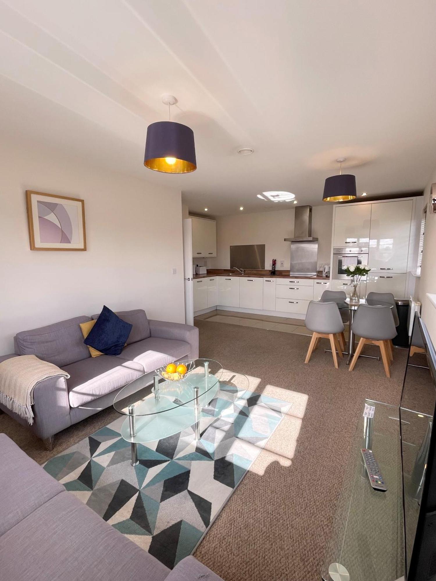 Blue Sky Apartments @Wallis Square, Farnborough Farnborough  Buitenkant foto