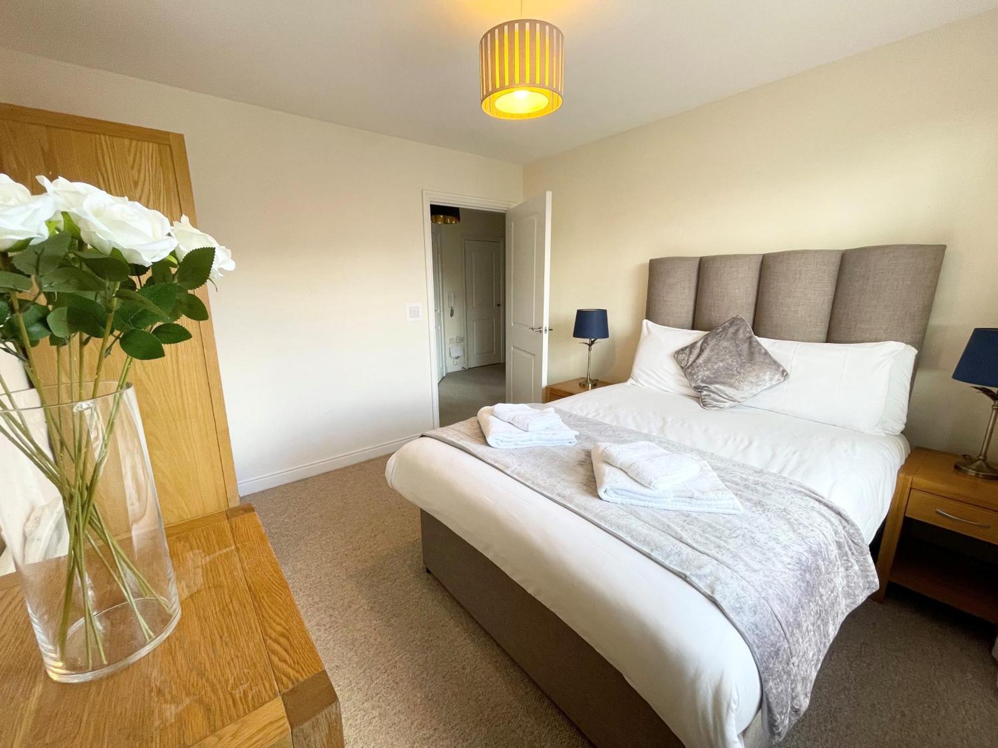 Blue Sky Apartments @Wallis Square, Farnborough Farnborough  Buitenkant foto