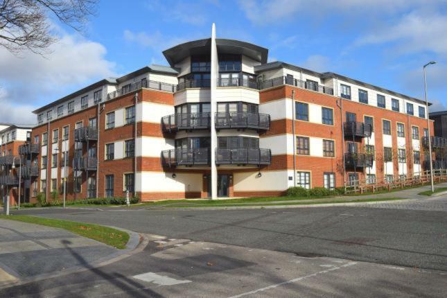 Blue Sky Apartments @Wallis Square, Farnborough Farnborough  Buitenkant foto